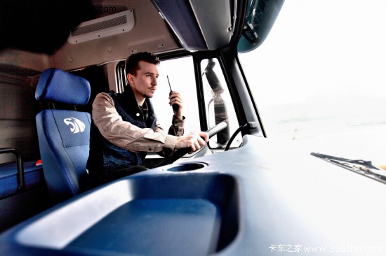 红岩杰狮畅途版牵引车之舒适驾乘空间