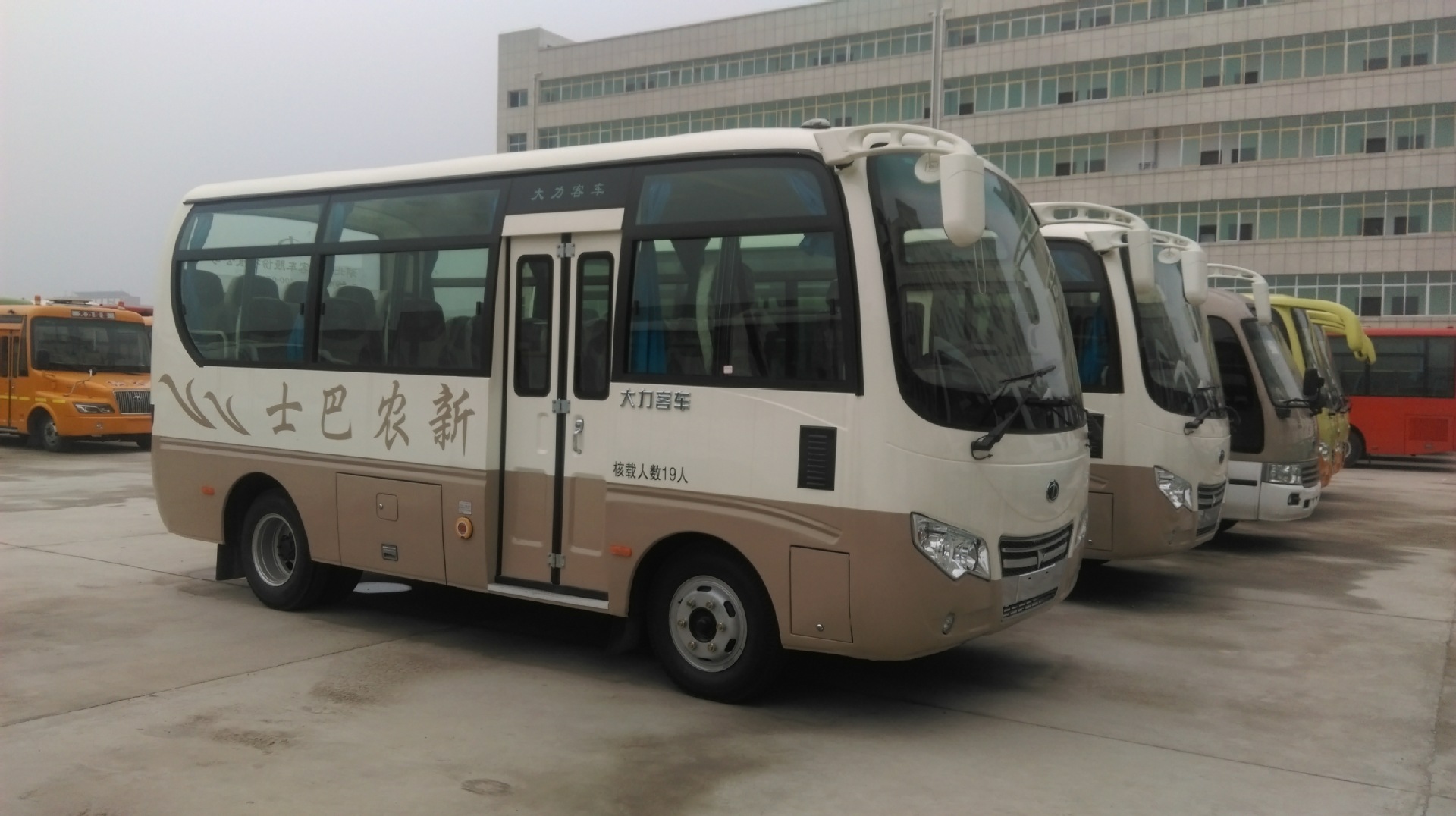 19座客车