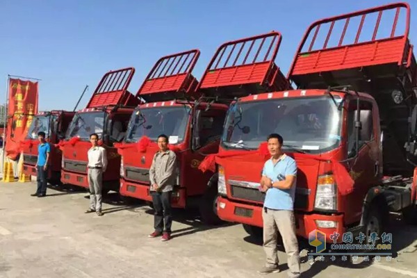 中国重汽 HOWO轻卡 自卸车